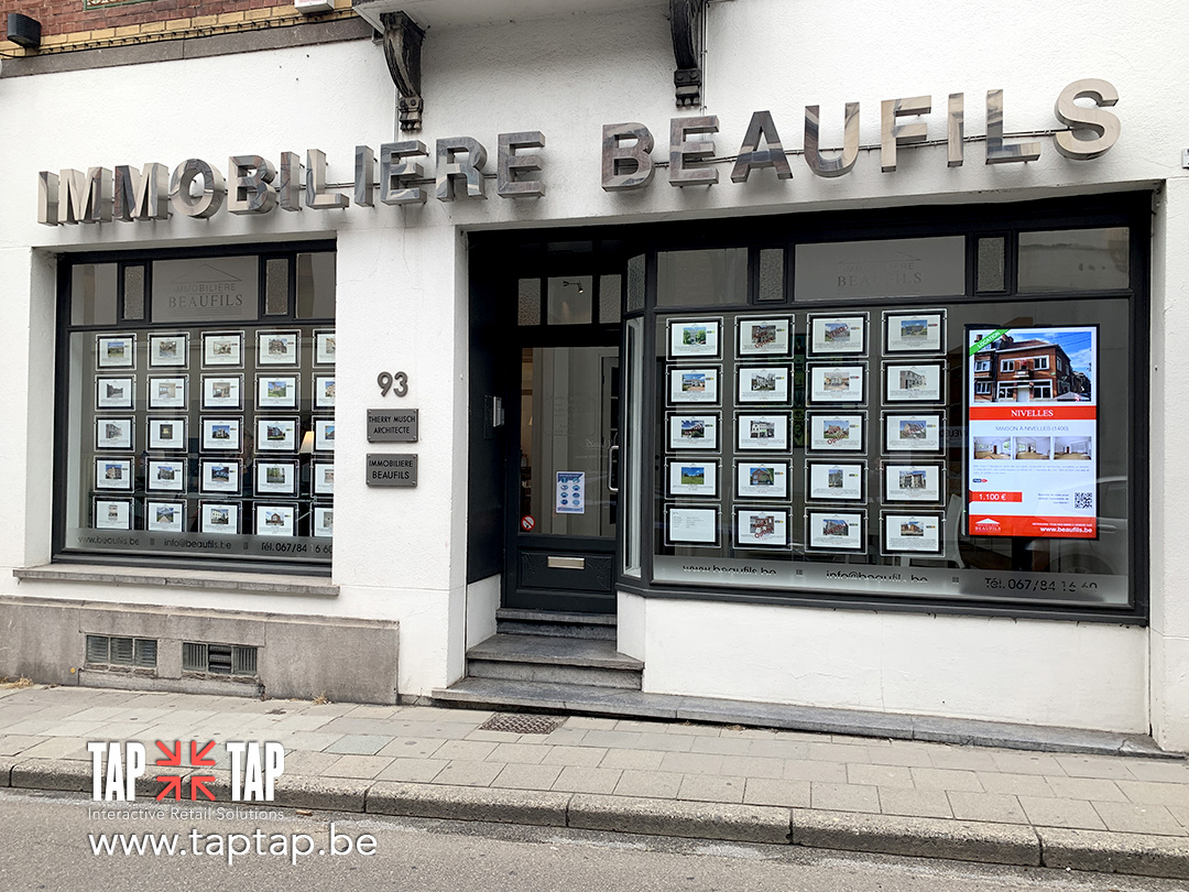 Porte Affiches A4 vitrine immobilière et écran vitrine pour agence immobilière par TAPTAP Belgique